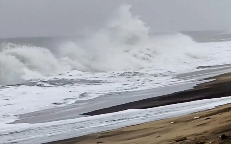 ਚੱਕਰਵਾਤੀ ਤੂਫਾਨ ‘ਮੋਂਥਾ’ ਅੱਜ ਸ਼ਾਮ ਟਕਰਾਏਗਾ ਆਂਧਰਾ ਪ੍ਰਦੇਸ਼ ਦੇ ਤੱਟ ਨਾਲ, 100 ਤੋਂ ਵੱਧ ਰੇਲਗੱਡੀਆਂ ਰੱਦ, ਪੰਜ ਰਾਜਾਂ ‘ਚ ਰੈੱਡ ਅਲਰਟ