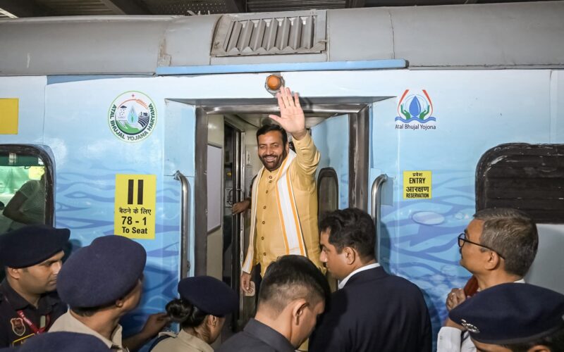 मुख्यमंत्री नायब सिंह सैनी चंडीगढ़ से शताब्दी ट्रेन से दिल्ली रवाना