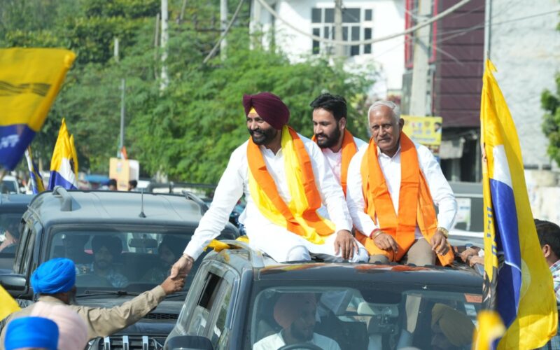 ਤਰਨਤਾਰਨ ‘ਚ ‘ਆਪ’ ਦੇ ਵਿਸ਼ਾਲ ਰੋਡ ਸ਼ੋਅ ‘ਚ ਉਮੜਿਆ ਨੌਜਵਾਨਾਂ ਦਾ ਸੈਲਾਬ, ਹਰਮੀਤ ਸੰਧੂ ਦੀ ਜਿੱਤ ਤੈਅ