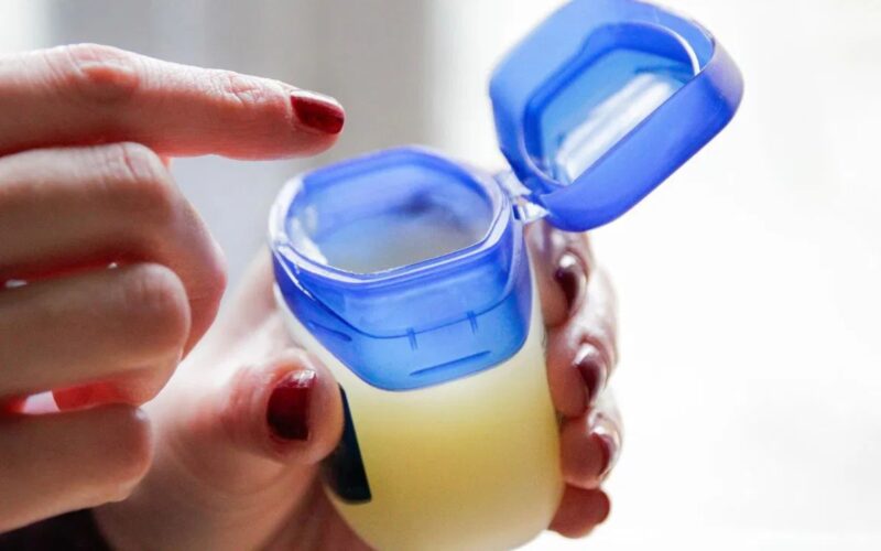 ਸਰਦੀਆਂ ‘ਚ ਵੈਸਲੀਨ ਤੁਹਾਡੀ ਚਮੜੀ ਦਾ ਸਭ ਤੋਂ ਵਧੀਆ ਦੋਸਤ! 5 ਸ਼ਾਨਦਾਰ ਉਪਯੋਗਾਂ ਬਾਰੇ ਜਾਣੋ