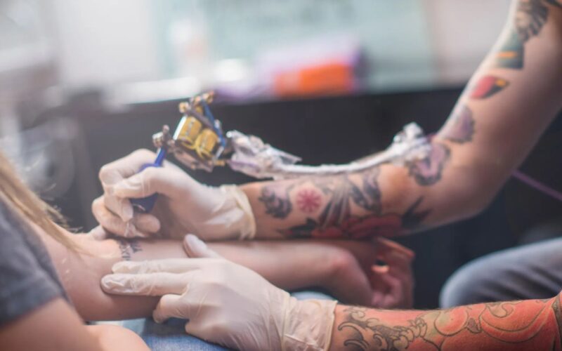 ਟੈਟੂ ਬਣਾਉਣ ਵਾਲਿਆਂ ਲਈ ਚੇਤਾਵਨੀ, ਖੋਜ ਦਾ ਦਾਅਵਾ ਹੈ ਕਿ ਚਮੜੀ ਦੇ ਕੈਂਸਰ ਦਾ ਖ਼ਤਰਾ ਵਧ ਜਾਂਦਾ