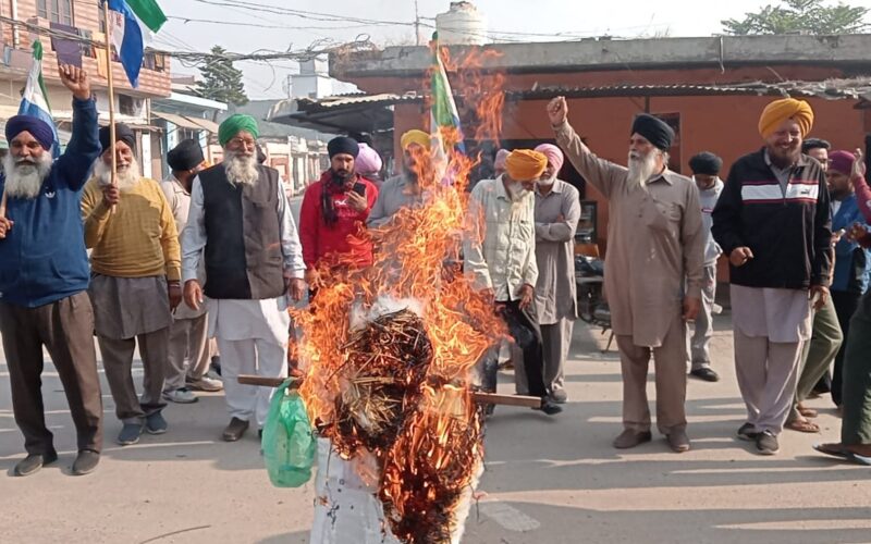 ਬਿਜਲੀ ਸੋਧ ਬਿੱਲ 2025 ਦੇ ਖਿਲਾਫ 150 ਪਿੰਡਾਂ ‘ਚ ਪੁਤਲੇ ਫੂਕੇ, ਕਿਸਾਨ ਮਜ਼ਦੂਰ ਕਮੇਟੀ ਦਾ ਵੱਡਾ ਰੋਸ