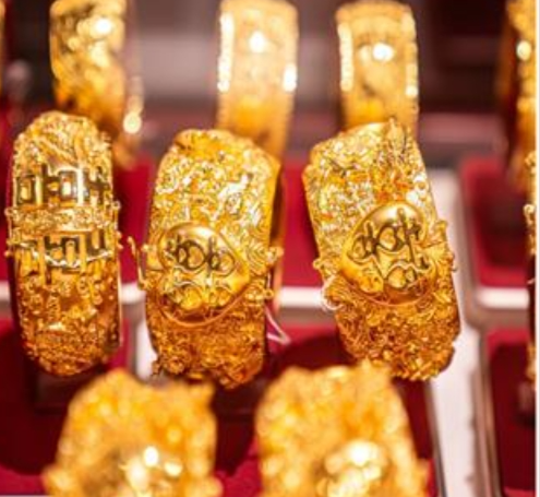 Gold-Silver ਦੀਆਂ ਕੀਮਤਾਂ ‘ਚ ਵੱਡੀ ਗਿਰਾਵਟ, ਜਾਣੋ ਰੇਟ ਨੂੰ ਲੈ ਕੇ ਕੀ ਹੈ ਮਾਹਰਾਂ ਦੀ ਭਵਿੱਖਵਾਣੀ