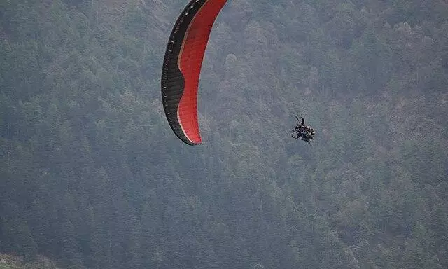 ਪੈਰਾਗਲਾਈਡਿੰਗ ਦੌਰਾਨ ਵਾਪਰਿਆ ਵੱਡਾ ਹਾਦਸਾ, ਹੇਠਾਂ ਡਿੱਗਣ ਨਾਲ ਪਾਇਲਟ ਦੀ ਮੌਤ