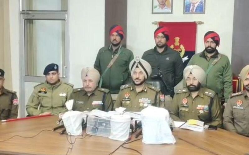 ਪਾਕਿ ਹੈਂਡਲਰਾਂ ਨਾਲ ਜੁੜਿਆ ਡਰੱਗ ਤਸਕਰੀ ਗਿਰੋਹ ਬੇਨਕਾਬ, 4.75 ਕਿਲੋ ਹੇਰੋਇਨ, 1 ਕਿਲੋ ਆਇਸ ਡਰੱਗ ਤੇ ਪਿਸਤੌਲ ਸਮੇਤ 7 ਗ੍ਰਿਫ਼ਤਾਰ