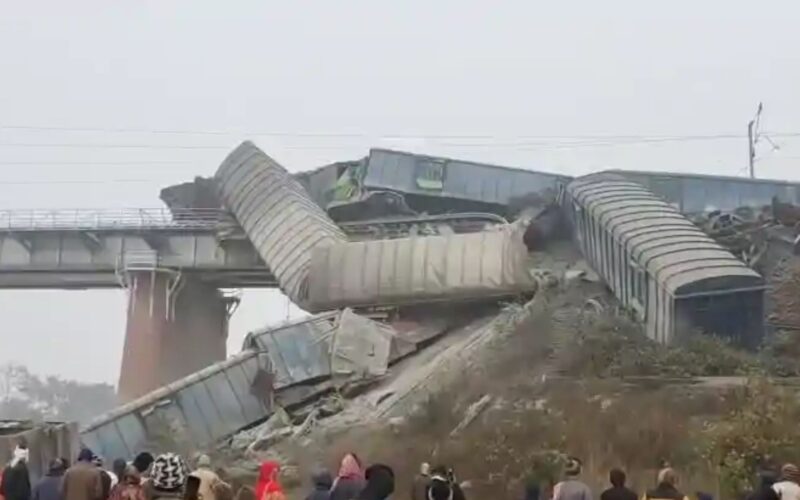 ਬਿਹਾਰ ਦੇ ਜਮੂਈ ‘ਚ ਸੰਘਣੀ ਧੁੰਦ ਕਾਰਨ ਮਾਲ ਗੱਡੀ ਪਟੜੀ ਤੋਂ ਉਤਰੀ; ਦਿੱਲੀ-ਹਾਵੜਾ ਰੇਲਵੇ ਲਾਈਨ ਪ੍ਰਭਾਵਿਤ, 14 ਰੇਲਗੱਡੀਆਂ ਰੱਦ, 50 ਤੋਂ ਵੱਧ ਰੂਟ ਬਦਲੇ