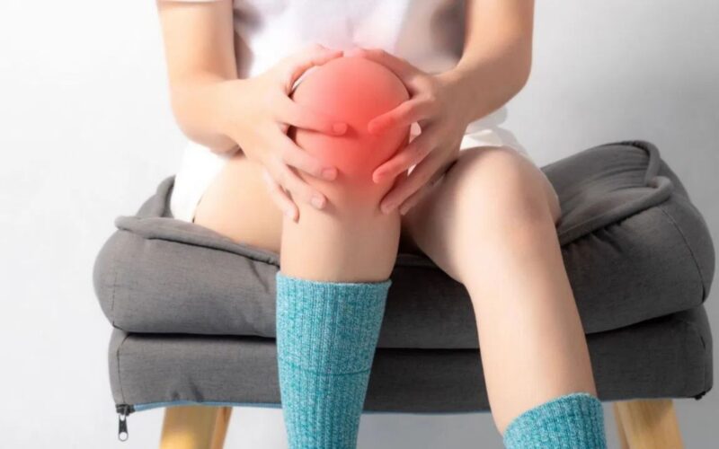 ਸਰਦੀਆਂ ‘ਚ ਜੋੜਾਂ ਦਾ ਦਰਦ ਕਿਉਂ ਵਧ ਜਾਂਦਾ ਹੈ? ਇਸਦੇ ਕਾਰਨਾਂ, ਜੋਖਮਾਂ ਅਤੇ ਇਸਨੂੰ ਰੋਕਣ ਦੇ ਆਸਾਨ ਤਰੀਕਿਆਂ ਬਾਰੇ ਜਾਣੋ