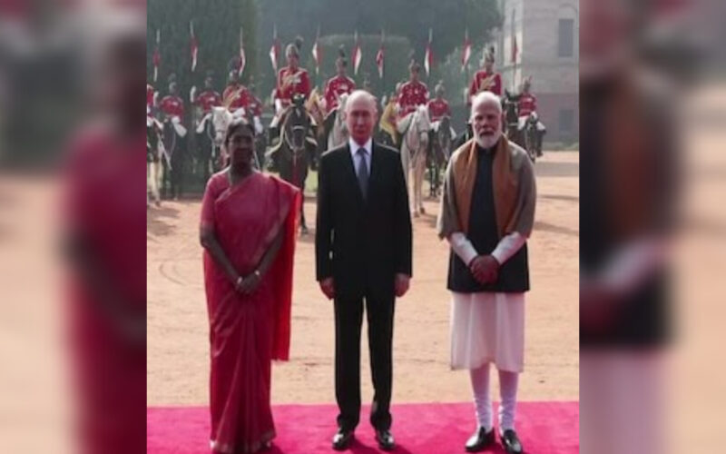 ਰਾਸ਼ਟਰਪਤੀ ਭਵਨ ਪੁੱਜੇ ਪੁਤਿਨ ਗਾਰਡ ਆਫ਼ ਆਨਰ ਨਾਲ ਸਨਮਾਨਤ, ਦਿੱਤੀ ਗਈ 21 ਤੋਪਾਂ ਦੀ ਸਲਾਮੀ