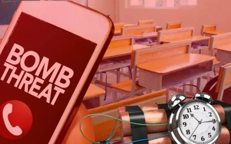 ਚੰਡੀਗੜ੍ਹ ‘ਚ ਸਕੂਲਾਂ ਨੂੰ ਬੰਬ ਨਾਲ ਉਡਾਉਣ ਦੀ ਧਮਕੀ, ਮੱਚੀ ਹੜਕੰਪ, ਕਈ ਸਕੂਲ ਕਰਵਾਏ ਖਾਲੀ