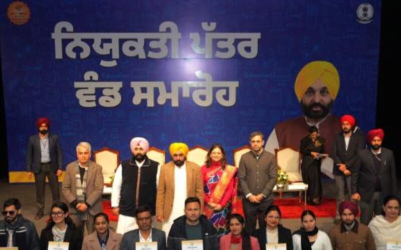 ਮੁੱਖ ਮੰਤਰੀ ਭਗਵੰਤ ਸਿੰਘ ਮਾਨ ਦੀ ਅਗਵਾਈ ਹੇਠ ਪੰਜਾਬ ਵਿੱਚ ਨੌਜਵਾਨਾਂ ਨੂੰ 61000 ਤੋਂ ਵੱਧ ਸਰਕਾਰੀ ਨੌਕਰੀਆਂ ਮਿਲੀਆਂ