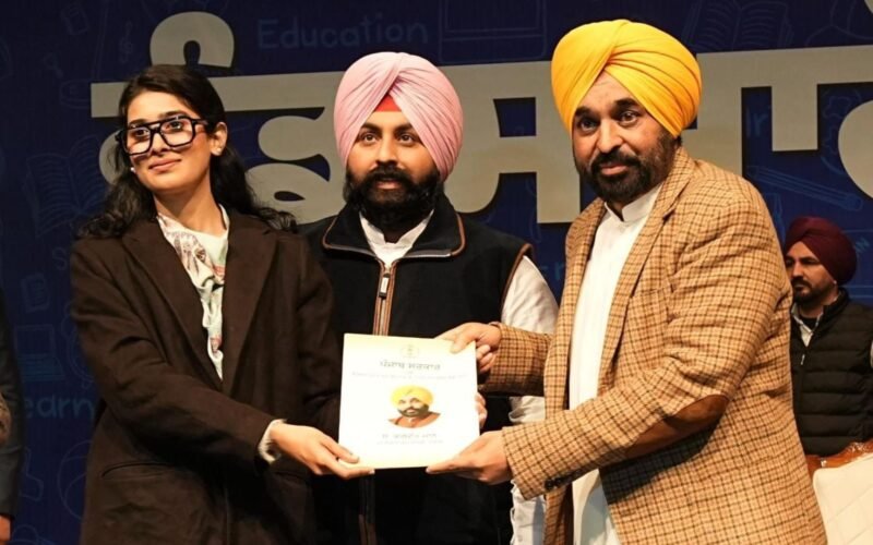 ਪੰਜਾਬ ਦੀਆਂ ਧੀਆਂ ਬਣਨਗੀਆਂ ਅਫ਼ਸਰ! ਮਾਨ ਸਰਕਾਰ ਦਾ 33% ਰਾਖਵਾਂਕਰਨ ਨਾਲ ਵੱਡਾ ਐਲਾਨ, ਧੀਆਂ ਬਣਾਉਣਗੀਆਂ ਰੰਗਲਾ ਪੰਜਾਬ