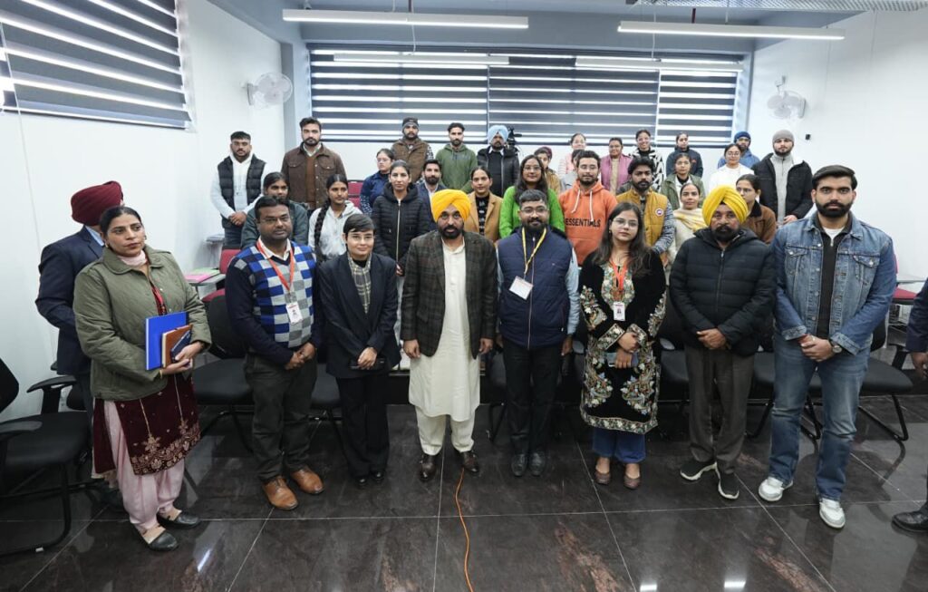 ਪ੍ਰੀਖਿਆਵਾਂ ਲਈ ਮੁਫ਼ਤ ਕੋਚਿੰਗ ਦੇਣ ਲਈ ਬਠਿੰਡਾ ਜ਼ਿਲ੍ਹਾ ਲਾਇਬ੍ਰੇਰੀ ਵਿਖੇ ਮਿਸ਼ਨ ਪ੍ਰਗਤੀ ਦੀ ਸ਼ੁਰੂਆਤ: ਮੁੱਖ ਮੰਤਰੀ ਭਗਵੰਤ ਸਿੰਘ ਮਾਨ