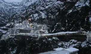 ਮਾਤਾ ਵੈਸ਼ਨੋ ਦੇਵੀ ਦੇ ਦਰਬਾਰ ‘ਚ ਕੁਦਰਤ ਦਾ ਅਲੌਕਿਕ ਨਜ਼ਾਰਾ! ਬਰਫ਼ ਦੀ ਚਿੱਟੀ ਚਾਦਰ ਨੇ ਮੋਹਿਆ ਭਗਤਾਂ ਦਾ ਮਨ