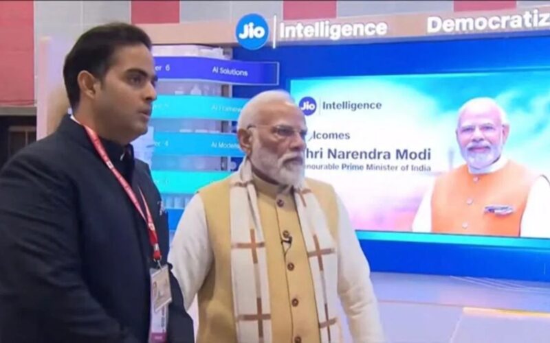 PM ਮੋਦੀ ਨੇ ਏਆਈ ਇਮਪੈਕਟ ਸਮਿਟ 2026 ‘ਚ ਜੀਓ ਪਵੇਲੀਅਨ ਦਾ ਕੀਤਾ ਦੌਰਾ, ਆਕਾਸ਼ ਅੰਬਾਨੀ ਨੇ ‘ਏਆਈ ਫਾਰ ਆਲ’ ਵਿਜ਼ਨ ਦਾ ਕੀਤਾ ਪ੍ਰਦਰਸ਼ਨ