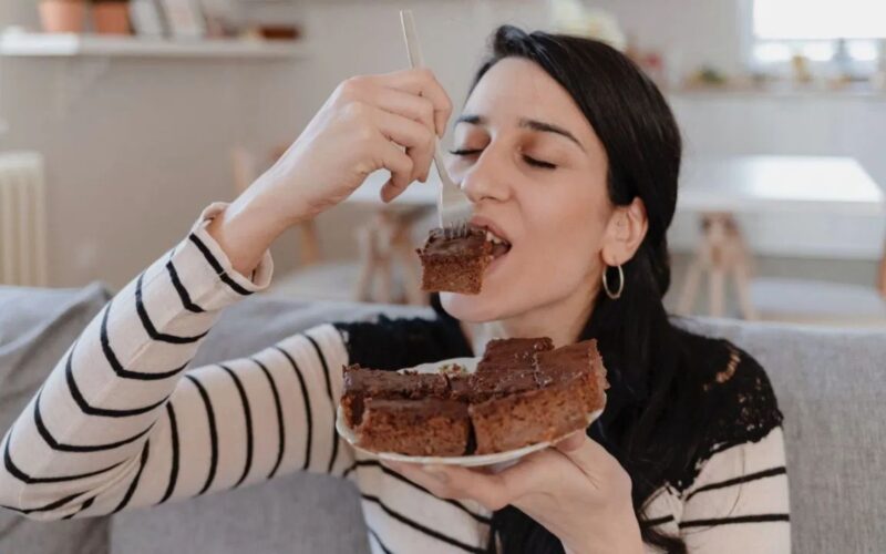 ਖਾਣੇ ਤੋਂ ਬਾਅਦ ਮਿਠਾਈਆਂ ਖਾਣਾ ਹੋ ਸਕਦਾ ਖ਼ਤਰਨਾਕ! ਮਾਹਿਰਾਂ ਦੀ ਚੇਤਾਵਨੀ