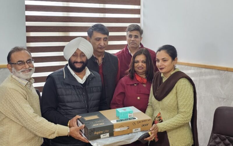 ਕੁਲਵੰਤ ਸਿੰਘ ਵਿਧਾਇਕ ਵੱਲੋਂ ਜ਼ਿਲ੍ਹਾ ਹਸਪਤਾਲ Mohali ਦਾ ਦੌਰਾ, ਮੁੱਖ ਮੰਤਰੀ ਸਿਹਤ ਯੋਜਨਾ ਅਧੀਨ ਇਲਾਜ ਦੀ ਸਮੀਖਿਆ