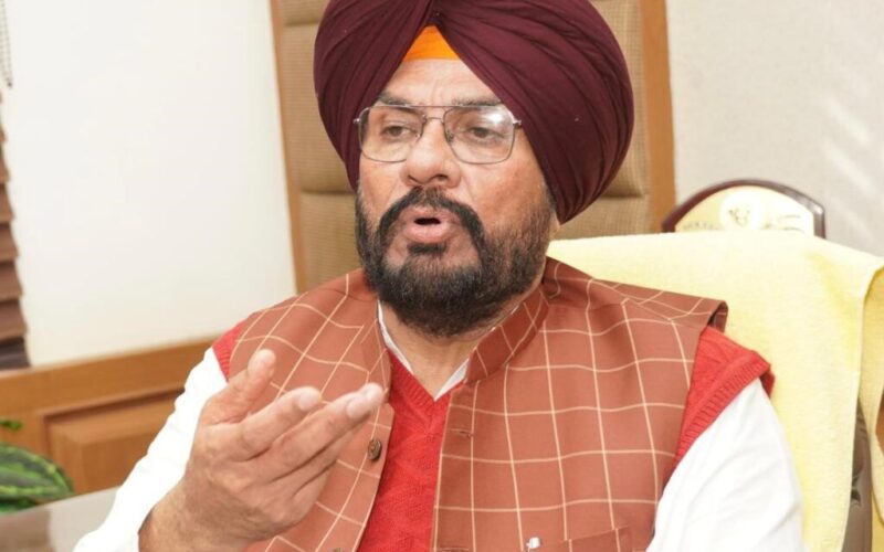 ਅਦਾਲਤੀ ਫੈਸਲੇ ਨਾਲ ‘ਆਪ’ ਵਰਕਰਾਂ ‘ਚ ਖੁਸ਼ੀ, ਧਾਲੀਵਾਲ ਨੇ ਦਿੱਤੀ ਵਧਾਈ