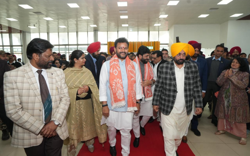 ਮੁੱਖ ਮੰਤਰੀ ਭਗਵੰਤ ਸਿੰਘ ਮਾਨ ਵੱਲੋਂ ਪ੍ਰਧਾਨ ਮੰਤਰੀ ਨੂੰ ਹਲਵਾਰਾ ਹਵਾਈ ਅੱਡੇ ਦਾ ਨਾਂ ਸ਼ਹੀਦ ਕਰਤਾਰ ਸਿੰਘ ਸਰਾਭਾ ਦੇ ਨਾਂ ‘ਤੇ ਰੱਖਣ ਦੀ ਅਪੀਲ