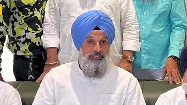 ਬਿਕਰਮ ਮਜੀਠੀਆ ਨੇ ਚੰਦੂਮਾਜਰਾ ਤੇ ਸੁਰਜੀਤ ਰੱਖੜਾ ਦੇ ਲਾਏ ਗੋਡੀਂ ਹੱਥ, ਛਿੜੀ ਨਵੀਂ ਚਰਚਾ