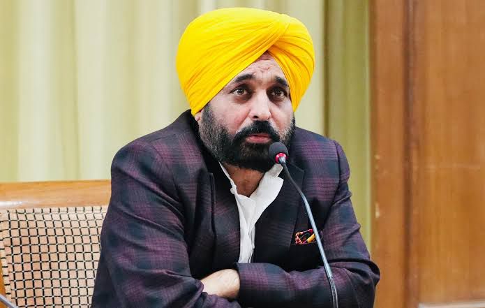 CM ਭਗਵੰਤ ਸਿੰਘ ਮਾਨ ਨੇ ਕੇਂਦਰੀ ਸ਼ਹਿਰੀ ਹਵਾਬਾਜ਼ੀ ਮੰਤਰੀ ਨਾਲ ਕੀਤੀ ਗੱਲਬਾਤ, ਜੰਗ ਪ੍ਰਭਾਵਿਤ ਅਰਬ ਦੇਸ਼ਾਂ ਵਿੱਚ ਫਸੇ ਪੰਜਾਬੀਆਂ ਨੂੰ ਤੁਰੰਤ ਕੱਢਣ ਦੀ ਮੰਗ ਕੀਤੀ