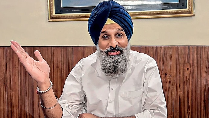 ਲਾਲਜੀਤ ਭੁੱਲਰ ਨੂੰ ਤੁਰੰਤ ਗ੍ਰਿਫ਼ਤਾਰ ਕਰੋ: ਬਿਕਰਮ ਮਜੀਠੀਆ