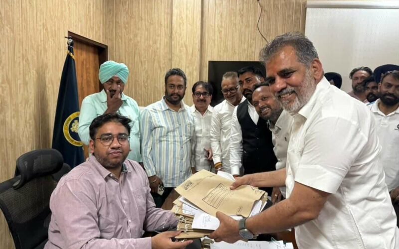 ਡੇਰਾਬੱਸੀ, ਜ਼ੀਰਕਪੁਰ ਤੇ ਲਾਲੜੂ ਦੀਆਂ ਵੋਟਰ ਸੂਚੀਆਂ ’ਚ ਧਾਂਧਲੀ ਦੇ ਦੋਸ਼, ਐਨ ਕੇ ਸ਼ਰਮਾ ਨੇ ਐਸਡੀਐਮ ਕੋਲ ਕੀਤੀ ਸ਼ਿਕਾਇਤ