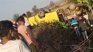 Punjab: ਸਕੂਲੀ ਵਿਦਿਆਰਥੀਆਂ ਨਾਲ ਵਾਪਰਿਆ ਹਾਦਸਾ! ਖੇਤਾਂ ‘ਚ ਪਲਟ ਗਿਆ ਵਾਹਨ, ਪੈ ਗਿਆ ਚੀਕ-ਚਿਹਾੜਾ