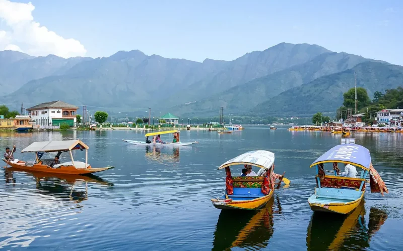 पहलगाम हमले की बरसी से पहले जम्मू-कश्मीर में सुरक्षा कड़ी, तीर्थस्थलों और पर्यटन स्थलों पर हाई अलर्ट