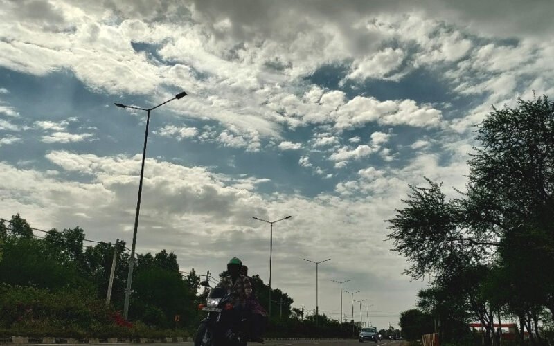 पंजाब पर साफ आसमान बरकरार, सप्ताह के बीच में मौसम बिगड़ेगा