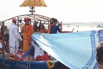 ਅਯੁੱਧਿਆ ‘ਚ ਮਾਂ ਗੰਗਾ ਦਾ ਅਲੌਕਿਕ ਰੂਪ: 5100 ਸਾੜੀਆਂ ਦੀ ਚੁੰਨੀ ਨਾਲ ਸ਼ਿੰਗਾਰ, 501 ਲੀਟਰ ਦੁੱਧ ਨਾਲ ਅਭਿਸ਼ੇਕ