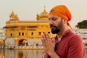 ਸੱਚਖੰਡ ਸ੍ਰੀ ਹਰਿਮੰਦਰ ਸਾਹਿਬ ਨਤਮਸਤਕ ਹੋਏ ਜਸਬੀਰ ਜੱਸੀ; ਕਿਹਾ – ਪੰਜਾਬ ਦੀ ਜਵਾਨੀ ਨਸ਼ਿਆਂ ਦੇ ਕੋਹੜ ਤੋਂ ਆਪਣਾ ਭਵਿੱਖ ਬਚਾਵੇ