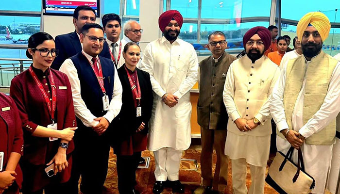 ਹਲਵਾਰਾ ਏਅਰਪੋਰਟ ‘ਤੇ ਅੱਜ ਪਹਿਲੀ ਫਲਾਈਟ ਹੋਈ ਲੈਂਡ, ਰੋਜ਼ਾਨਾ ਦੋ ਉਡਾਣਾਂ ਹੋਣਗੀਆਂ ਰਵਾਨਾ