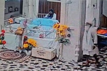 ਪੰਜਾਬ : ਗੁਰਦੁਆਰਾ ਸਾਹਿਬ ‘ਚ ਔਰਤ ਵੱਲੋਂ ਬੇਅਦਬੀ ਦੀ ਕੋਸ਼ਿਸ਼, ਸੇਵਾਦਾਰਾਂ ਨੇ ਫੜ ਕੇ ਕੀਤਾ ਪੁਲਸ ਹਵਾਲੇ
