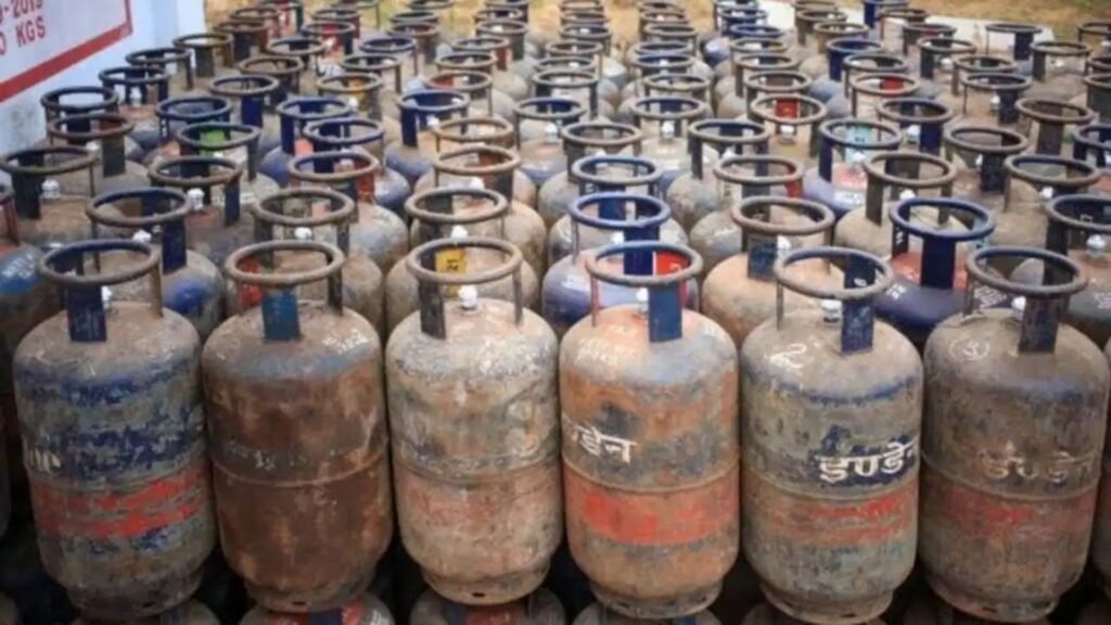 LPG ਖਪਤਕਾਰਾਂ ਲਈ ਰਾਹਤ: ਸਰਕਾਰ ਨੇ ਗੈਰ-ਘਰੇਲੂ ਗੈਸ ਸਪਲਾਈ ‘ਤੇ ਪਾਬੰਦੀ ਹਟਾਈ, ਉਦਯੋਗਾਂ ਨੂੰ ਹੋਵੇਗਾ ਕਾਫ਼ੀ ਲਾਭ