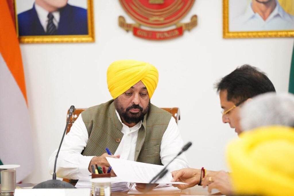 ਪੰਜਾਬ ਕੈਬਨਿਟ ਦੇ ਅਹਿਮ ਫ਼ੈਸਲੇ: ਪ੍ਰਾਈਵੇਟ ਸਕੂਲਾਂ ਦੀਆਂ ਫੀਸਾਂ ‘ਤੇ ਲਗਾਮ, ਉਦਯੋਗਾਂ ਨੂੰ ਰਾਹਤ ਤੇ ਦਸੂਹਾ ਲਈ ਨਵੀਆਂ ਅਸਾਮੀਆਂ
