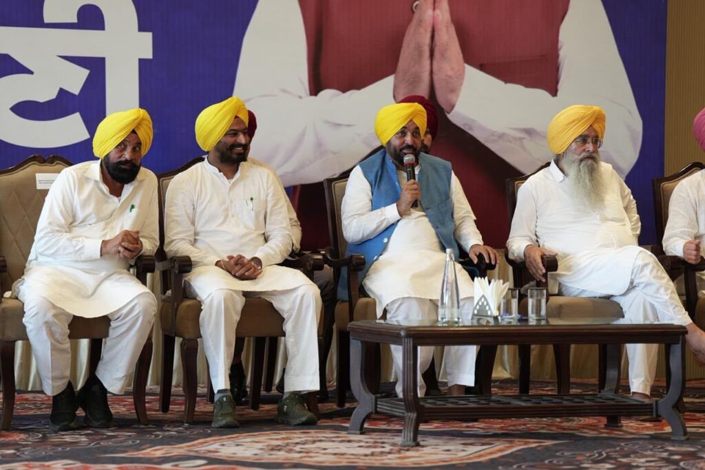 ਪੰਜਾਬ ਦੇ ਸਰਪੰਚਾਂ ਲਈ ਵੱਡਾ ਤੋਹਫ਼ਾ: ਮਾਣਭੱਤਾ 2,000 ਤੋਂ ਵਧਾ ਕੇ 10,000 ਰੁਪਏ ਮਹੀਨਾ