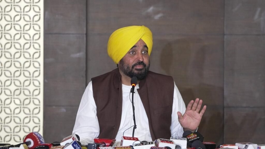 CM ਮਾਨ ਦਾ ਵੱਡਾ ਖੁਲਾਸਾ: ‘ਫਰਜ਼ੀ ਵੀਡੀਓ ਲਈ ਮੇਰੇ ਚਿਹਰੇ ਵਰਗਾ ਮਾਸਕ ਵਰਤਿਆ ਗਿਆ’, ਕੈਨੇਡਾ ਬੈਠੇ ਵਿਅਕਤੀ ‘ਤੇ ਲਗਾਏ ਗੰਭੀਰ ਦੋਸ਼