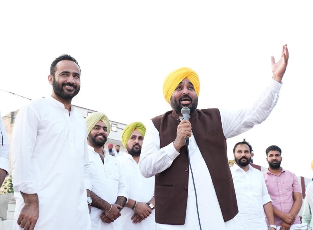 ਸਿਆਸੀ ਵਿਰੋਧੀਆਂ ‘ਤੇ ਵਰ੍ਹੇ CM ਮਾਨ, ‘ਮਾਵਾਂ-ਧੀਆਂ ਸਤਿਕਾਰ ਯੋਜਨਾ’ ਤੇ 10 ਲੱਖ ਰੁਪਏ ਦੀ ਸਿਹਤ ਸਕੀਮ ਦਾ ਕੀਤਾ ਵੱਡਾ ਐਲਾਨ