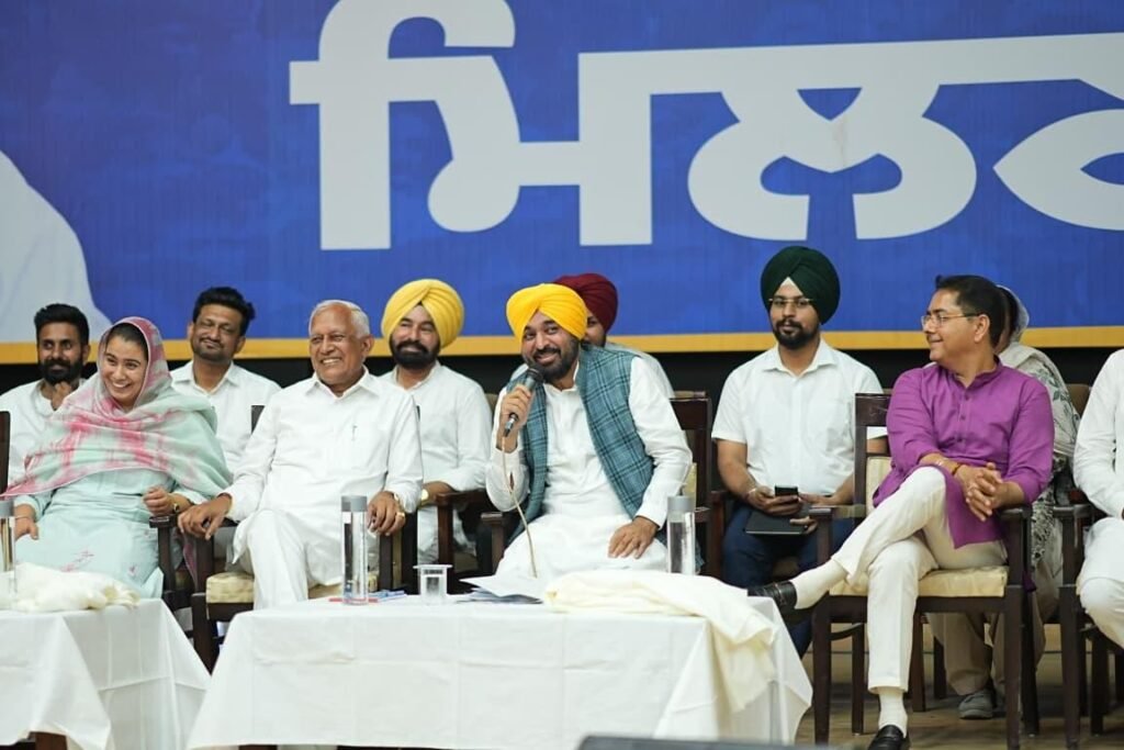 ਵੋਟਰ ਸੂਚੀਆਂ ਦੀ ਰਿਵੀਜ਼ਨ ‘ਤੇ ਚੌਕਸ ਰਹੋ, ਭਾਜਪਾ ਵੋਟਾਂ ਕੱਟਣ ਦੀ ਕੋਸ਼ਿਸ਼ ਕਰ ਸਕਦੀ : CM ਮਾਨ