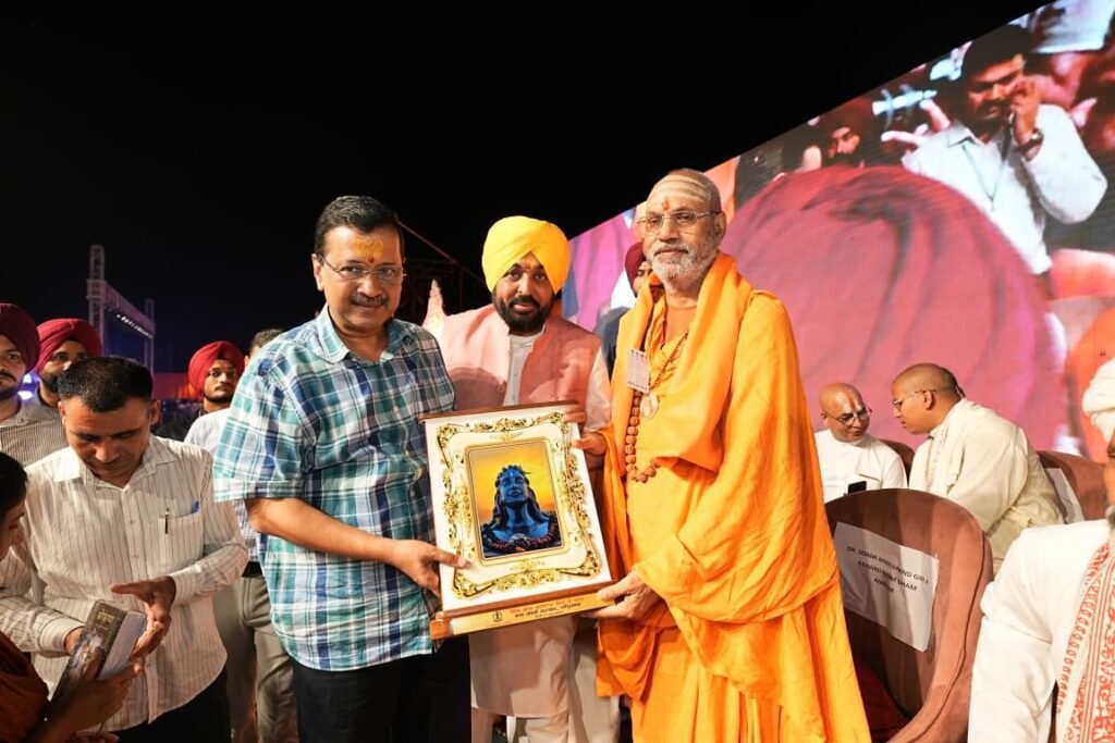 ਅੰਮ੍ਰਿਤਸਰ ‘ਚ ਭਗਤੀ ਤੇ ਵਿਕਾਸ ਦਾ ਸੰਗਮ: ਕੇਜਰੀਵਾਲ ਤੇ CM ਮਾਨ ਨੇ ਵੱਡੇ ਧਾਰਮਿਕ ਕੀਤੇ ਐਲਾਨ; ਮਾਤਾ ਜਾਨਕੀ-ਲਵ-ਕੁਸ਼ ਮੰਦਰ ਸਮੇਤ ਕਈ ਪ੍ਰੋਜੈਕਟਾਂ ਦਾ ਕੀਤਾ ਉਦਘਾਟਨ