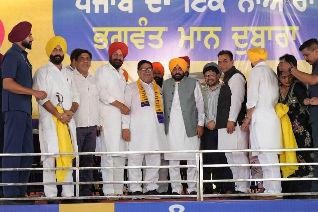 ਕਾਦੀਆਂ ‘ਚ ਕਾਂਗਰਸ ਨੂੰ ਝਟਕਾ, ਤਿੰਨ ਵਾਰ ਜ਼ਿਲ੍ਹਾ ਪ੍ਰੀਸ਼ਦ ਮੈਂਬਰ ਠਾਕੁਰ ਬਲਰਾਜ ਸਿੰਘ ‘ਆਪ’ ‘ਚ ਸ਼ਾਮਲ