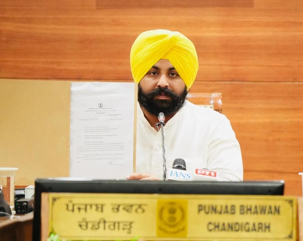 ਪੰਜਾਬ ਸਰਕਾਰ ਦਾ ਵੱਡਾ ਫੈਸਲਾ, ਠੇਕੇ ‘ਤੇ ਸਫ਼ਾਈ ਸੇਵਕਾਂ ਦੀ ਤਨਖ਼ਾਹ ਵਧਾ ਕੇ ₹20,500 ਪ੍ਰਤੀ ਮਹੀਨਾ