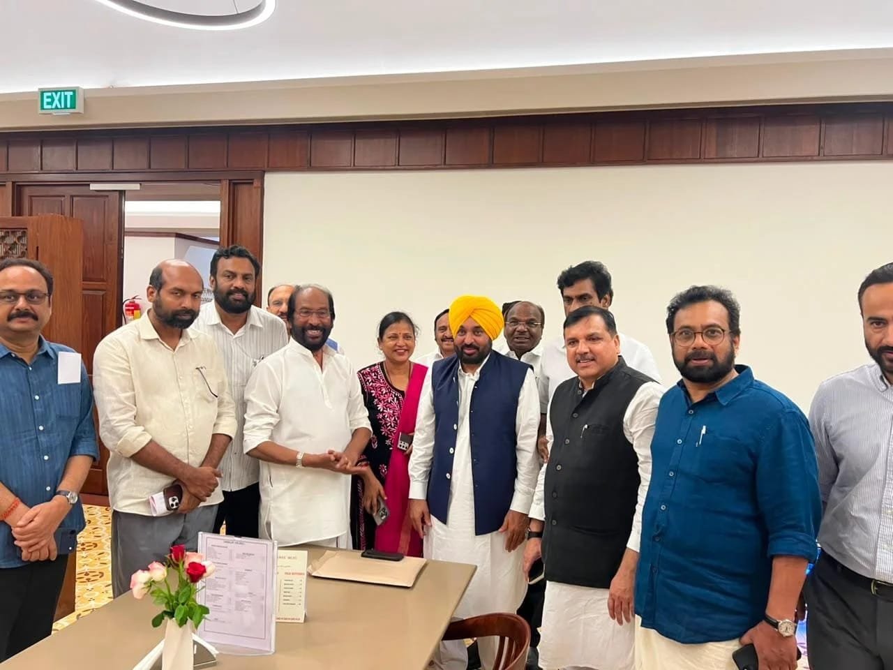 ਪੇਪਰ ਲੀਕ ਦੇ ਦੋਸ਼ਾਂ ‘ਤੇ CM ਮਾਨ ਦਾ ਵਿਰੋਧੀਆਂ ਨੂੰ ਜਵਾਬ, ਕਿਹਾ- ਯੋਗਤਾ ਦੇ ਆਧਾਰ ‘ਤੇ ਦਿੱਤੀਆਂ 69 ਹਜ਼ਾਰ ਸਰਕਾਰੀ ਨੌਕਰੀਆਂ