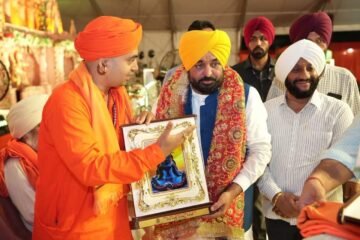 ਮੁਹਾਲੀ ‘ਚ ‘ਇੱਕ ਸ਼ਾਮ ਭਗਵਾਨ ਸ਼ਿਵ ਦੇ ਨਾਮ’ ਸਮਾਗਮ ਦੌਰਾਨ CM ਮਾਨ ਦਾ ਵੱਡਾ ਐਲਾਨ, 1 ਅਗਸਤ ਤੋਂ ਖਾਟੂ ਸ਼ਿਆਮ, ਸਾਲਾਸਰ, ਵ੍ਰਿੰਦਾਵਨ ਤੇ ਰਿਸ਼ੀਕੇਸ਼ ਲਈ ਮੁਫ਼ਤ ਤੀਰਥ ਯਾਤਰਾ
