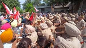 ਸੀ ਐਮ ਮਾਨ ਦੀ ਕੋਠੀ ਅੱਗੇ ਪ੍ਰਦਰਸ਼ਨ ਦੌਰਾਨ ਵੋਕੇਸ਼ਨਲ ਅਧਿਆਪਕਾਂ ਤੇ ਪੁਲਿਸ ਵਿਚਕਾਰ ਝੜਪ, ਮੰਗਾਂ ਪੂਰੀਆਂ ਨਾ ਹੋਣ ‘ਤੇ ਤਿੱਖੇ ਪ੍ਰਦਰਸ਼ਨ ਦਾ ਕੀਤਾ ਐਲਾਨ