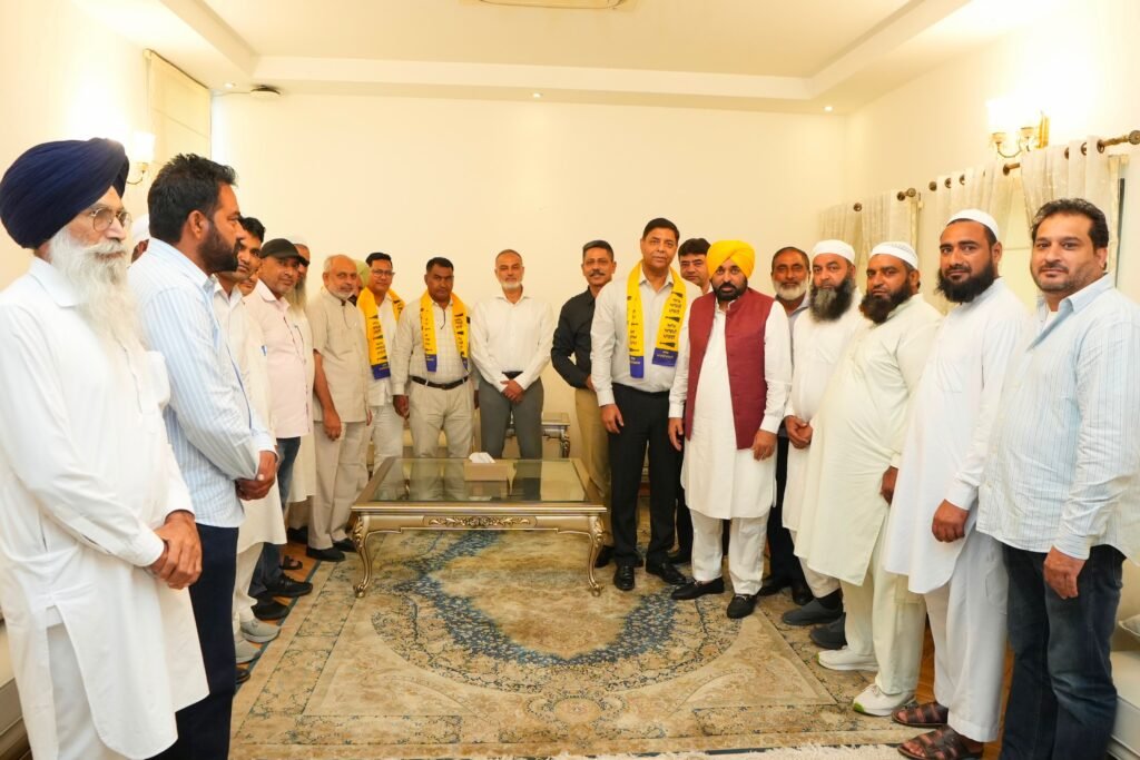 ਆਮ ਆਦਮੀ ਪਾਰਟੀ ਮਲੇਰਕੋਟਲਾ ਵਿੱਚ ਹੋਈ ਹੋਰ ਮਜਬੂਤ, ਡਾ. ਗੁਲਜ਼ਾਰ ਮੁਹੰਮਦ ਅਤੇ ਤਿੰਨ ਆਜ਼ਾਦ ਮਿਊਂਸੀਪਲ ਕੌਂਸਲਰ ਆਪ ‘ਚ ਸ਼ਾਮਲ