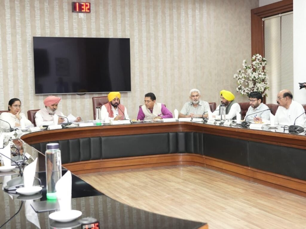 ਮਾਨ ਕੈਬਨਿਟ ਦੇ ਵੱਡੇ ਫ਼ੈਸਲੇ: ਪ੍ਰਾਈਵੇਟ ਸਕੂਲਾਂ ਦੀ ਫੀਸਾਂ ‘ਤੇ ਲੱਗੇਗੀ ਨਕੇਲ, ਤਿੰਨ ਡਿਜੀਟਲ ਯੂਨੀਵਰਸਿਟੀਆਂ ਨੂੰ ਮਨਜ਼ੂਰੀ