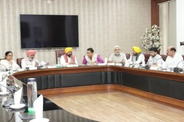 ਮਾਨ ਕੈਬਨਿਟ ਦੇ ਵੱਡੇ ਫ਼ੈਸਲੇ: ਪ੍ਰਾਈਵੇਟ ਸਕੂਲਾਂ ਦੀ ਫੀਸਾਂ ‘ਤੇ ਲੱਗੇਗੀ ਨਕੇਲ, ਤਿੰਨ ਡਿਜੀਟਲ ਯੂਨੀਵਰਸਿਟੀਆਂ ਨੂੰ ਮਨਜ਼ੂਰੀ