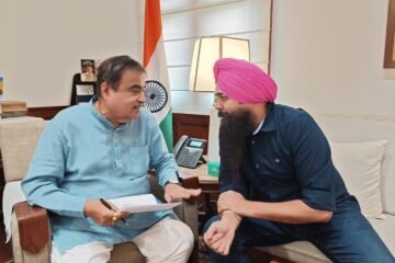 ਬੰਗਾ-ਗੜ੍ਹਸ਼ੰਕਰ-ਸ੍ਰੀ ਅਨੰਦਪੁਰ ਸਾਹਿਬ-ਨੈਣਾ ਦੇਵੀ ਮਾਰਗ ਨੂੰ ਰਾਸ਼ਟਰੀ ਰਾਜਮਾਰਗ ਬਣਾਉਣ ਦੀ ਮੰਗ ਤੇਜ਼, ਐਮਪੀ ਮਾਲਵਿੰਦਰ ਕੰਗ ਨੇ ਗਡਕਰੀ ਨਾਲ ਕੀਤੀ ਮੁਲਾਕਾਤ
