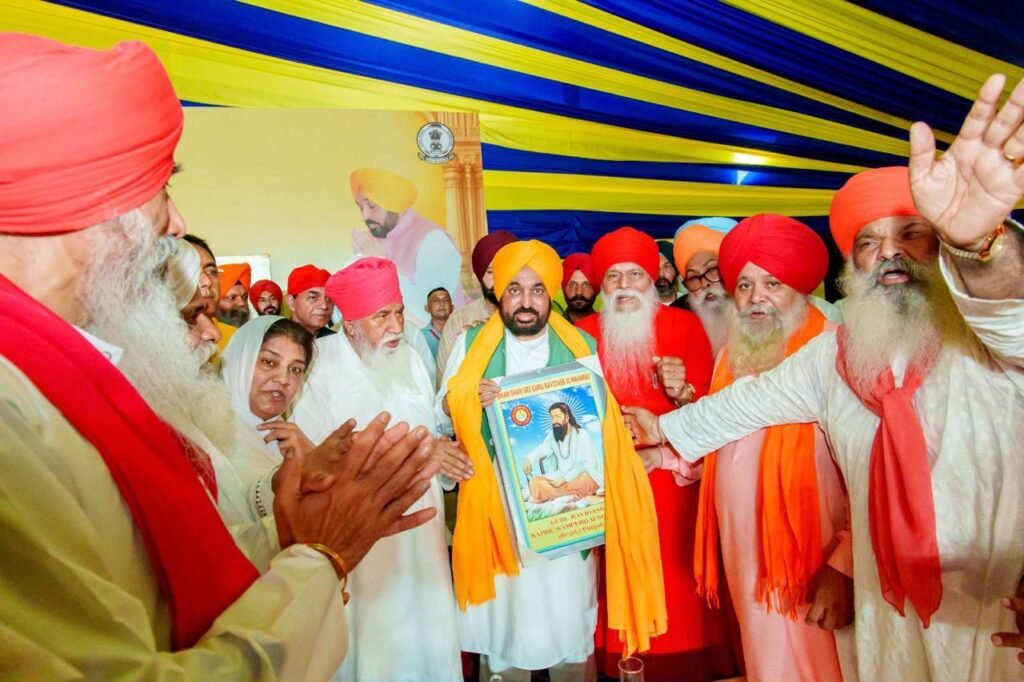 ਡੇਰਾ ਸੱਚਖੰਡ ਬੱਲਾਂ ‘ਚ 37 ਕਰੋੜ ਦੇ ‘ਸ੍ਰੀ ਗੁਰੂ ਰਵਿਦਾਸ ਜੀ ਬਾਣੀ ਅਧਿਐਨ ਕੇਂਦਰ’ ਦਾ ਨੀਂਹ ਪੱਥਰ